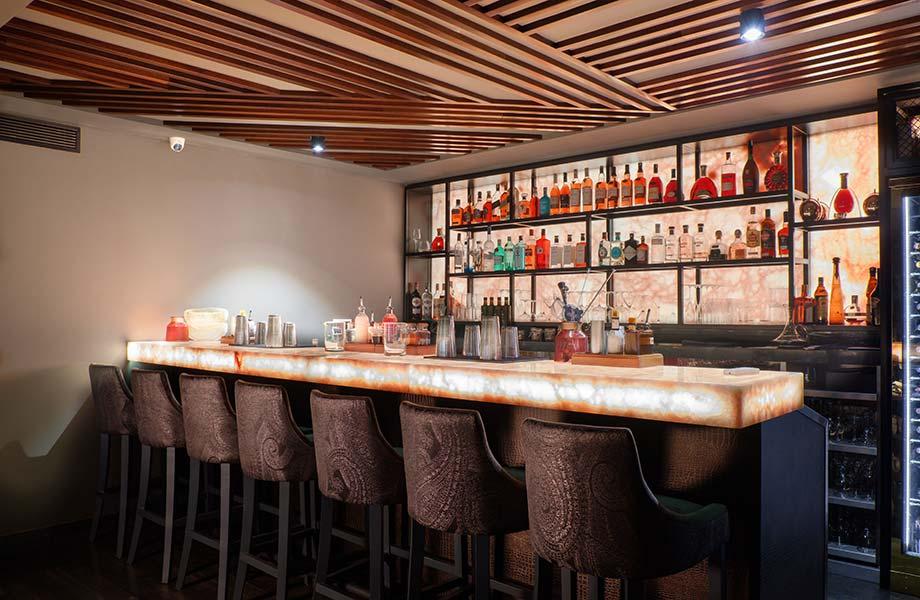 Unforgettable Evenings at Nox: From Dinner to Nightlife
